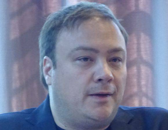 Voorzitter Autoriteit Persoonsgegevens moet afzijdig blijven over ex-klanten